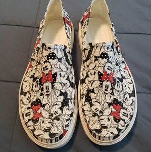 Womens Disney Mickey Minnie Crocs Sz 9